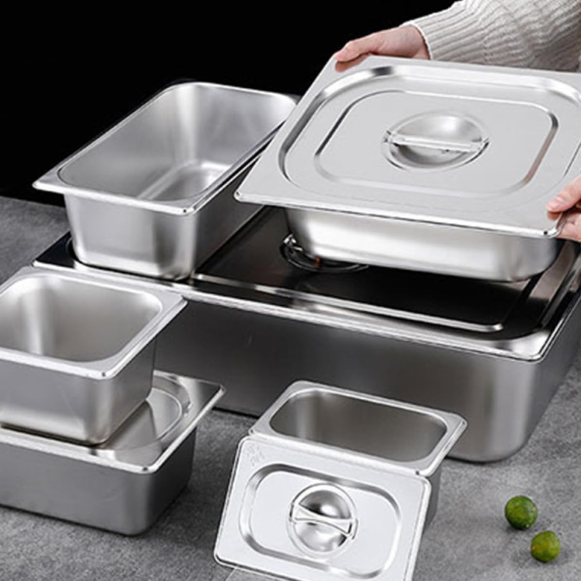 TOYANDONA Set 2 Pezzi Vassoi Rettangolari da Buffet in Acciaio Inossidabile con Coperchio, Riutilizzabili e Facili da Pulire, per Ristoranti e Feste