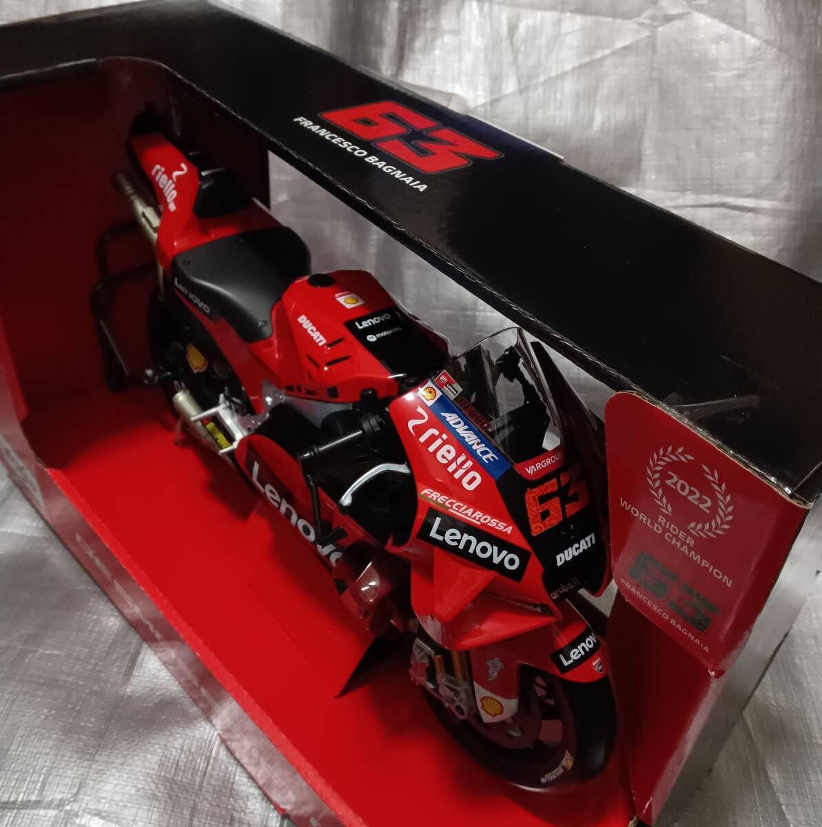 Amazon | 1/6 ドゥカティ バイク完成品 アクションフィギュア