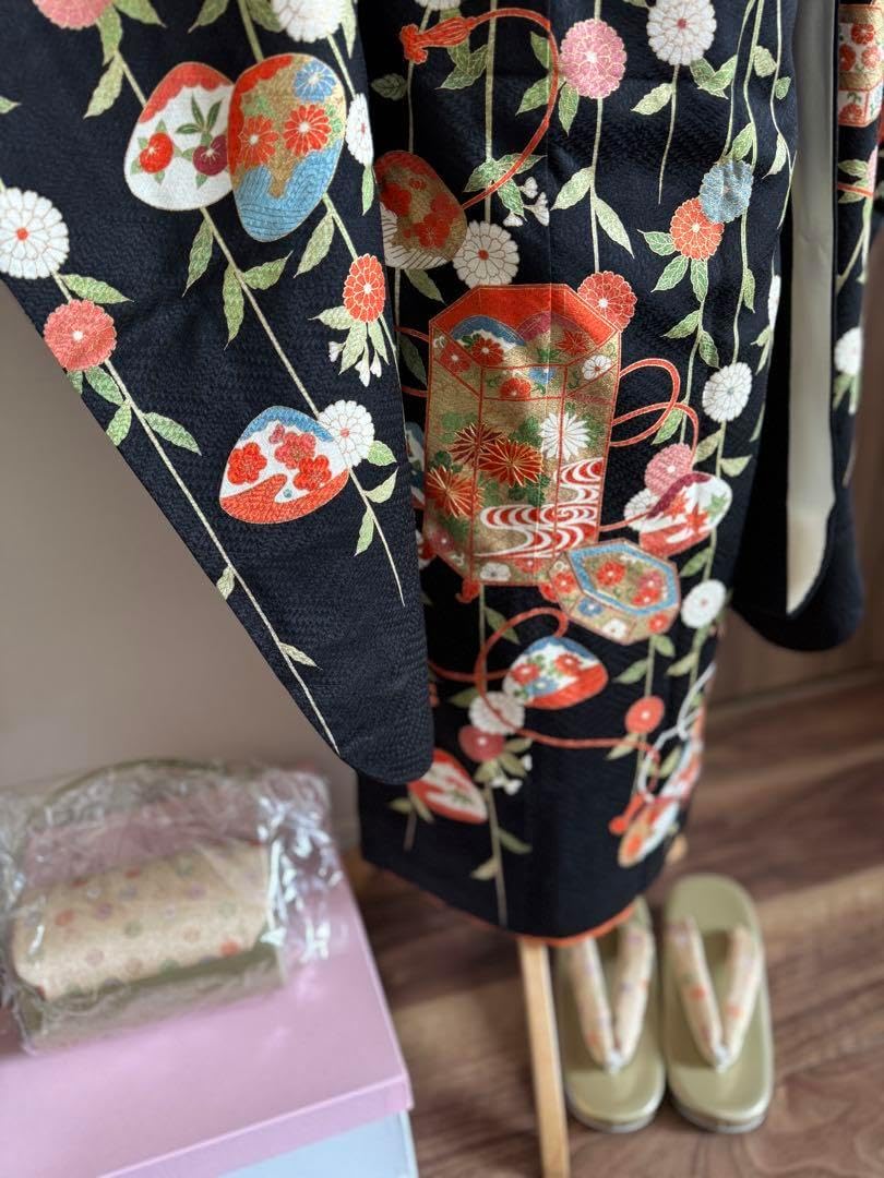 専用です★逸品　正絹綸子黒色に枝垂れ菊と貝桶文　七歳着物フルセット 七五三に逸品 正絹綸子黒色に枝垂れ菊と貝桶文 七歳着物フルセット