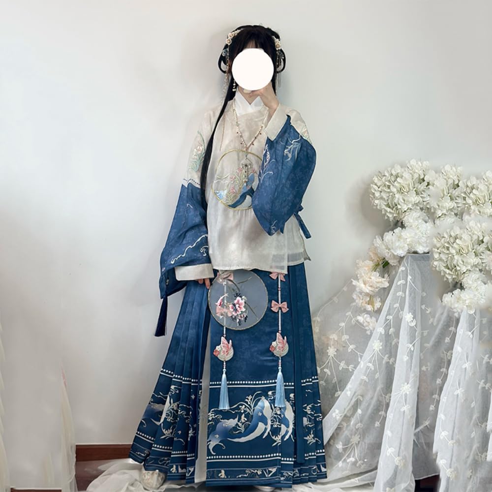 Una Donna Cinese in Abo Tradizionale Hanfu Blu E Bianco, in Piedi Al