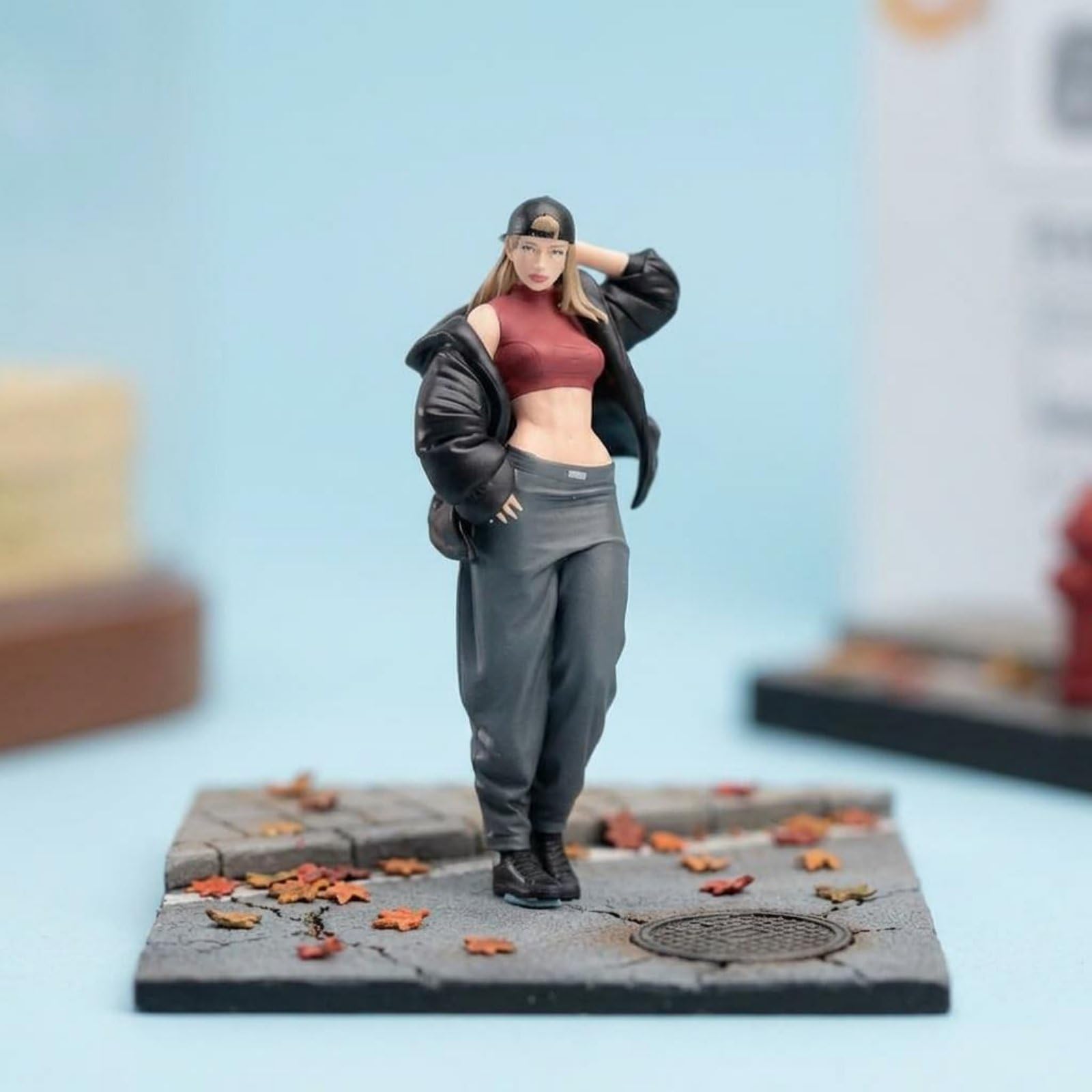 Miniatur Szene Figur Frau Skulptur Sammlerfigur Dekofigur aus Harz mit Sorgfältiger Handbemalung Und Feiner für Büro Schreibtisch Wohnzimmer Regal Hobby Vitrine, 1/18