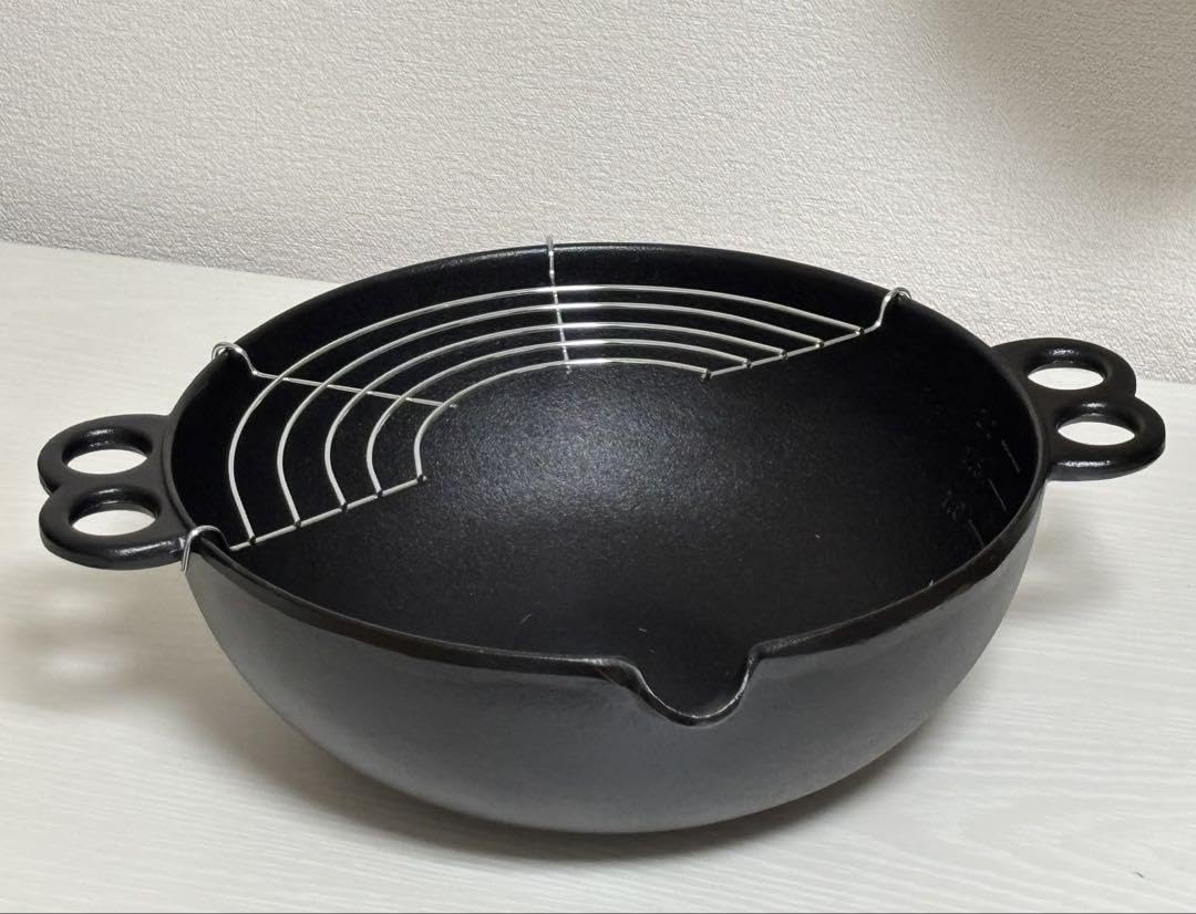 Amazon.co.jp: 南部鉄器 天ぷら鍋24cm 両手鍋 箸 箱付き 菊松