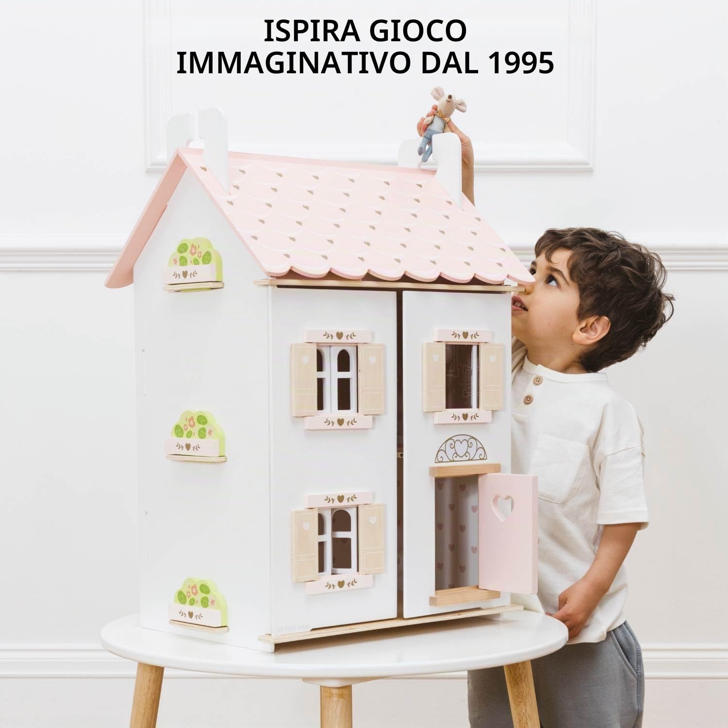 Le Toy Van - H124 - Casa delle bambole Rose Heart in legno certificato FSC, 3 anni, per bambina, 2 piani, l 44 x p 36 x h 66 cm, con persiane, finestre e porte apribili, gioco Montessori ecologico
