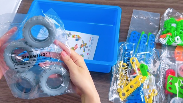 mooty　11、18、47、48、55、58 Amazon.com: Aurora - Oink & Mooty - 11