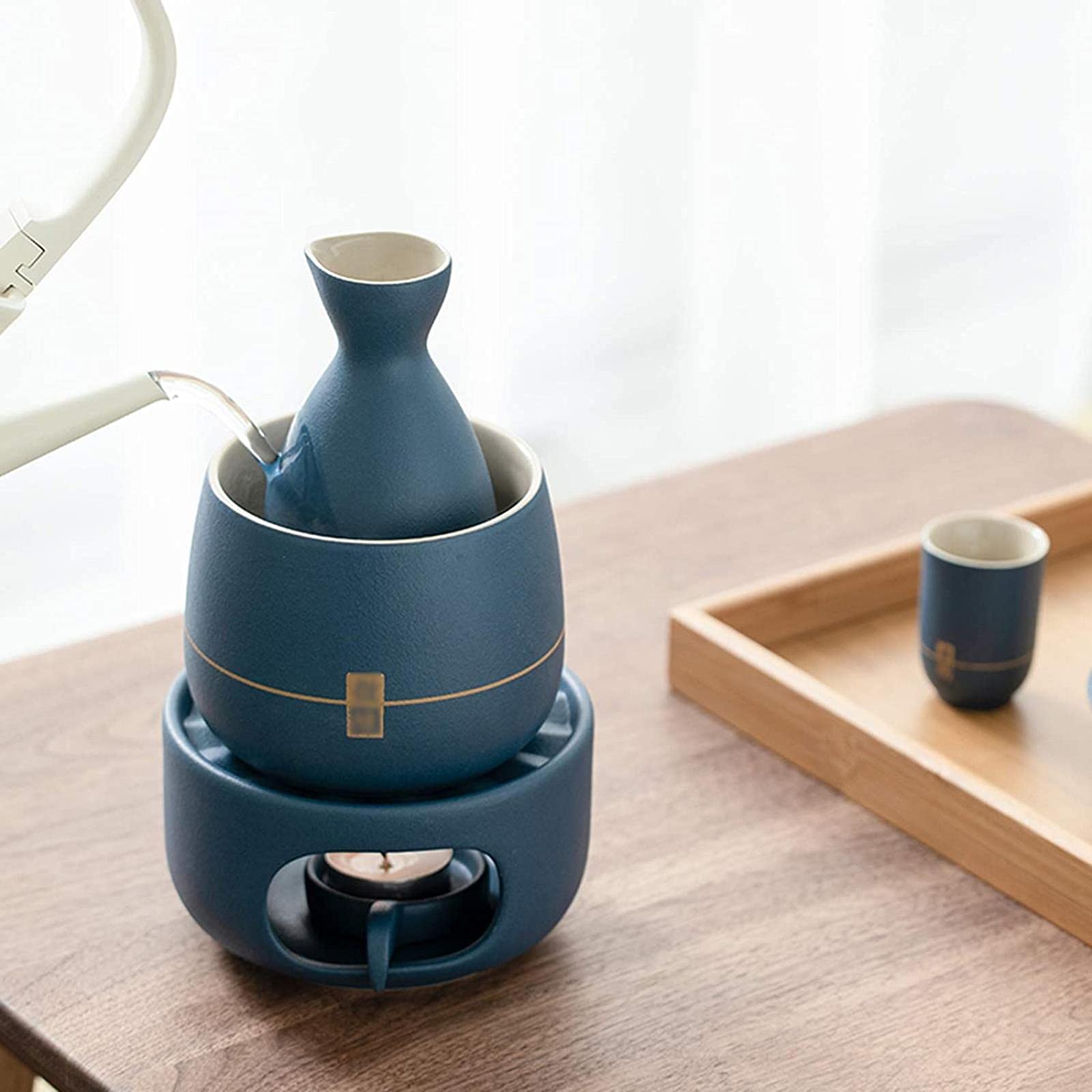 Juego de Sake conciso con Calentador, Kit de Bebida de Saki Caliente de cerámica Japonesa Tradicional de Porcelana, Incluye 1 Estufa 1 tazón de Calentamiento 1 Botella de Sake 4 Tazas y