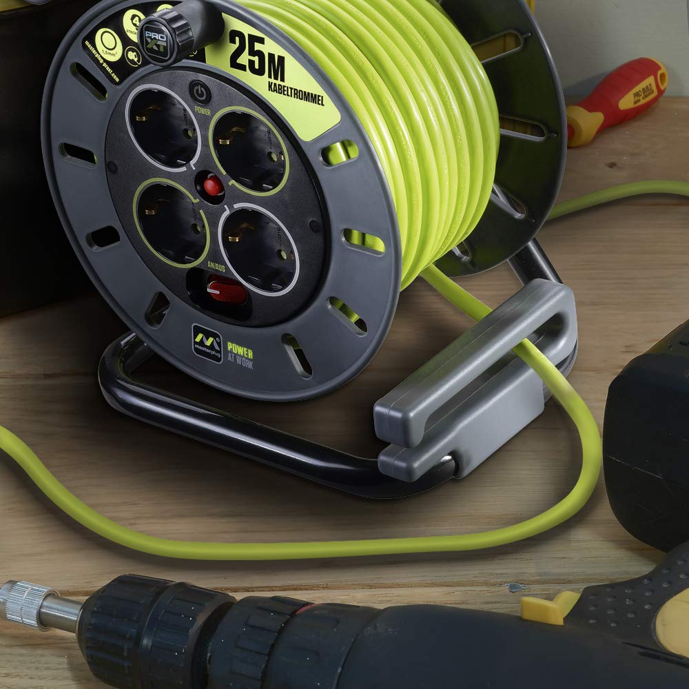 Masterplug Pro-XT Zawijarka kablowa 25 metrów, 4 Uniwersalne gniazda prolivalent: Bipasso, EU, Schuko, Przedłużacz elektryczny 16A, Wskaźnik LED, Kabel Wysokiej Widoczności