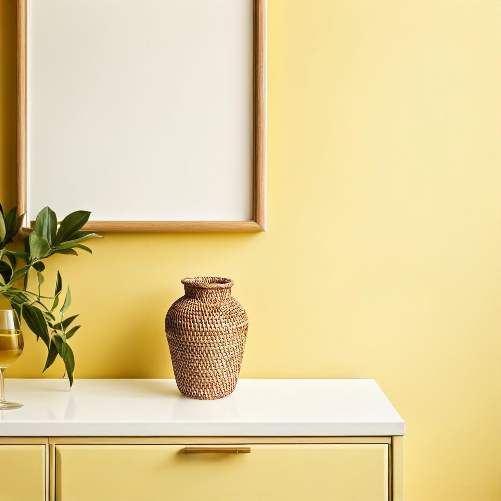 Vaso in Rattan Intrecciato Rustico da Tavolo, Centrotavola per Fiori Secchi e Composizioni Floreali, Decorazione per Matrimoni e Ambienti Interni