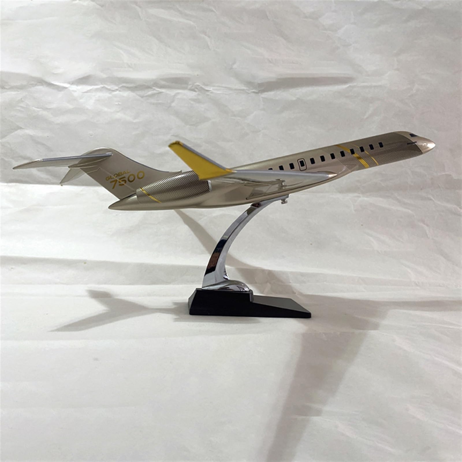 Amazon.co.jp: コピー飛行機モデル 1:72 スケールボンバルディア