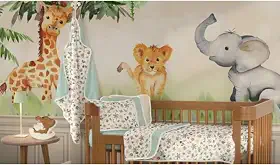Kit Berço Selva Safari, Conjunto com Lençol, Fronhas e Manta Dupla Face, 100% Algodão, Decoração Infantil com Elefantes e Girafas, Verde e Bege