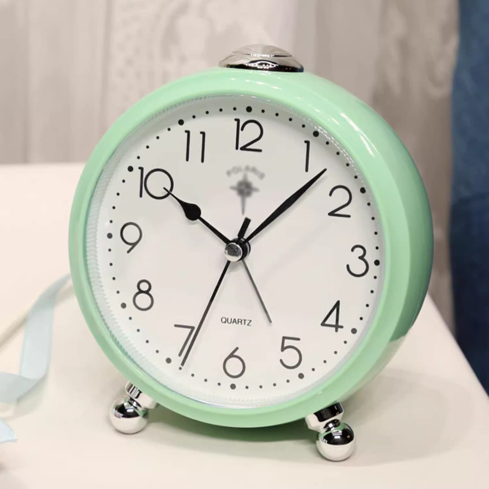 Despertador, Reloj Redondo pequeño súper silencioso sin tictac, Funciona con Pilas(B)