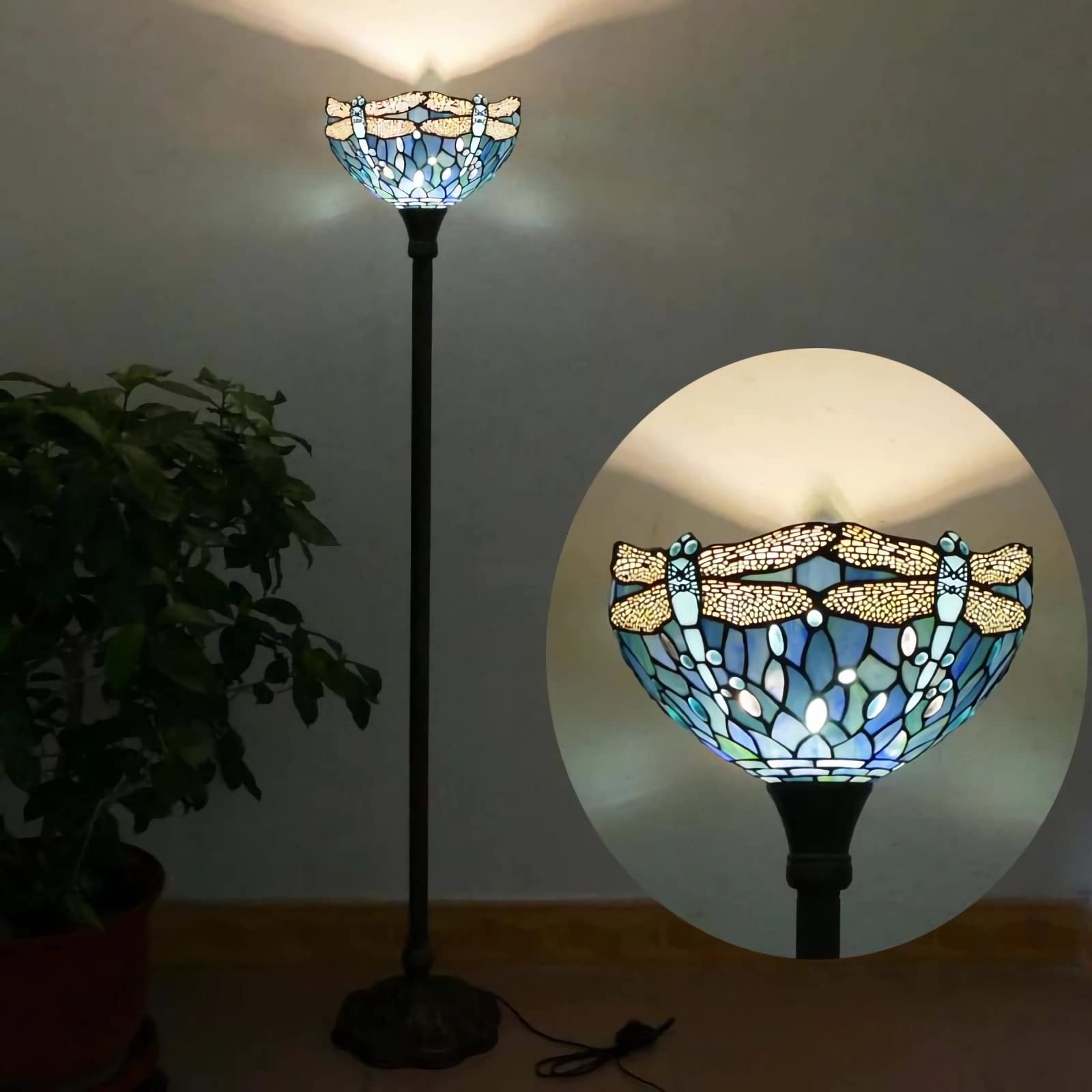 Lámpara de pie estilo Tiffany para sala de estar acogedora y dormitorio con vitral