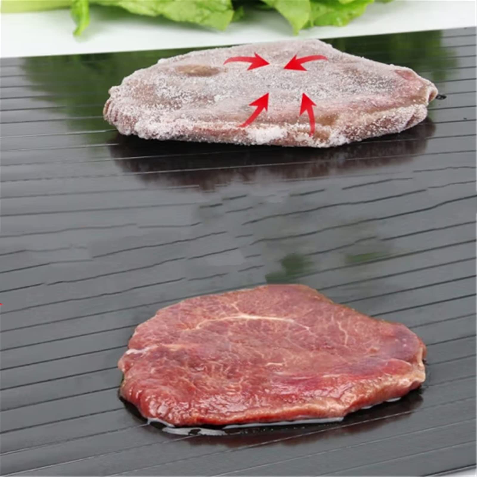 Auftaubrett für die Küche Gefrorenes Fleisch, Meeresfrüchte, Steak, Auftauplatte, Auftauen, rohes, frisches Rindfleisch für Tiefkühlkost in der Küche