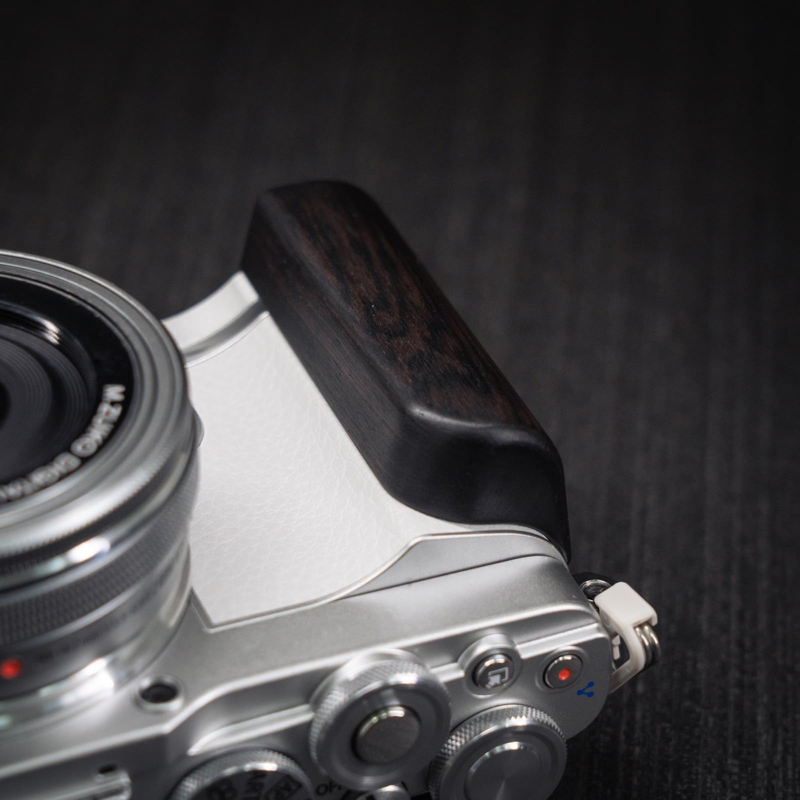 Amazon | Iborrys 高級実木 カメラグリップ 、対応 OLYMPUS オリンパス