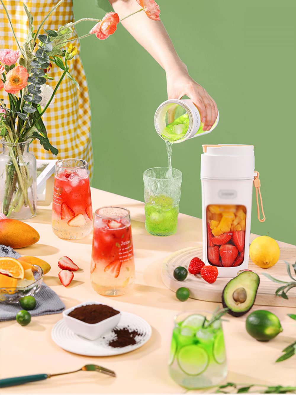 Spremiagrumi Portatile, Frullatore Portatile a 8 Lame, Attrezzatura da Campeggio Bicchiere per Frullatore Multifunzione Domestico, Mini Frullatore per Frappè e Frullati, Bianco