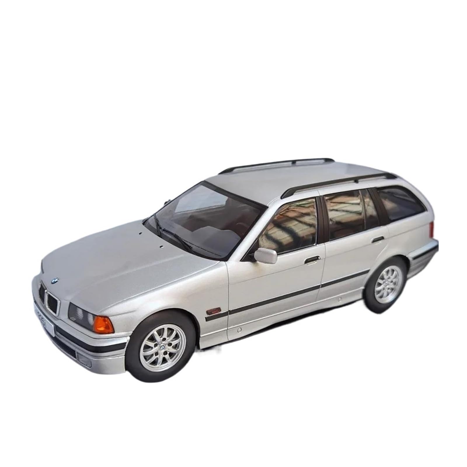 Metallo Scala Replica Modello auto in lega pressofusa BMW 325i E36 Touring in scala 1 18 collezione di decorazioni per la casa Hobby Veicoli Giochi Set