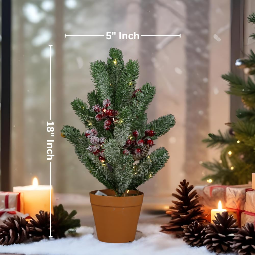 Petit sapin de Noël floqué de neige avec lumière, baies rouges artificielles et pommes de pin pré-éclairées pour intérieur, centres de table, porche, décorations de Noël extérieures (48,3 cm)