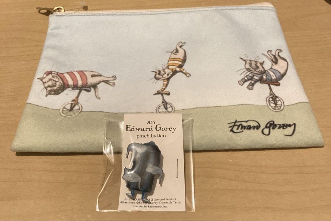 Amazon | エドワード ゴーリー ピンバッジ 浮遊する猫 ポーチ 2点