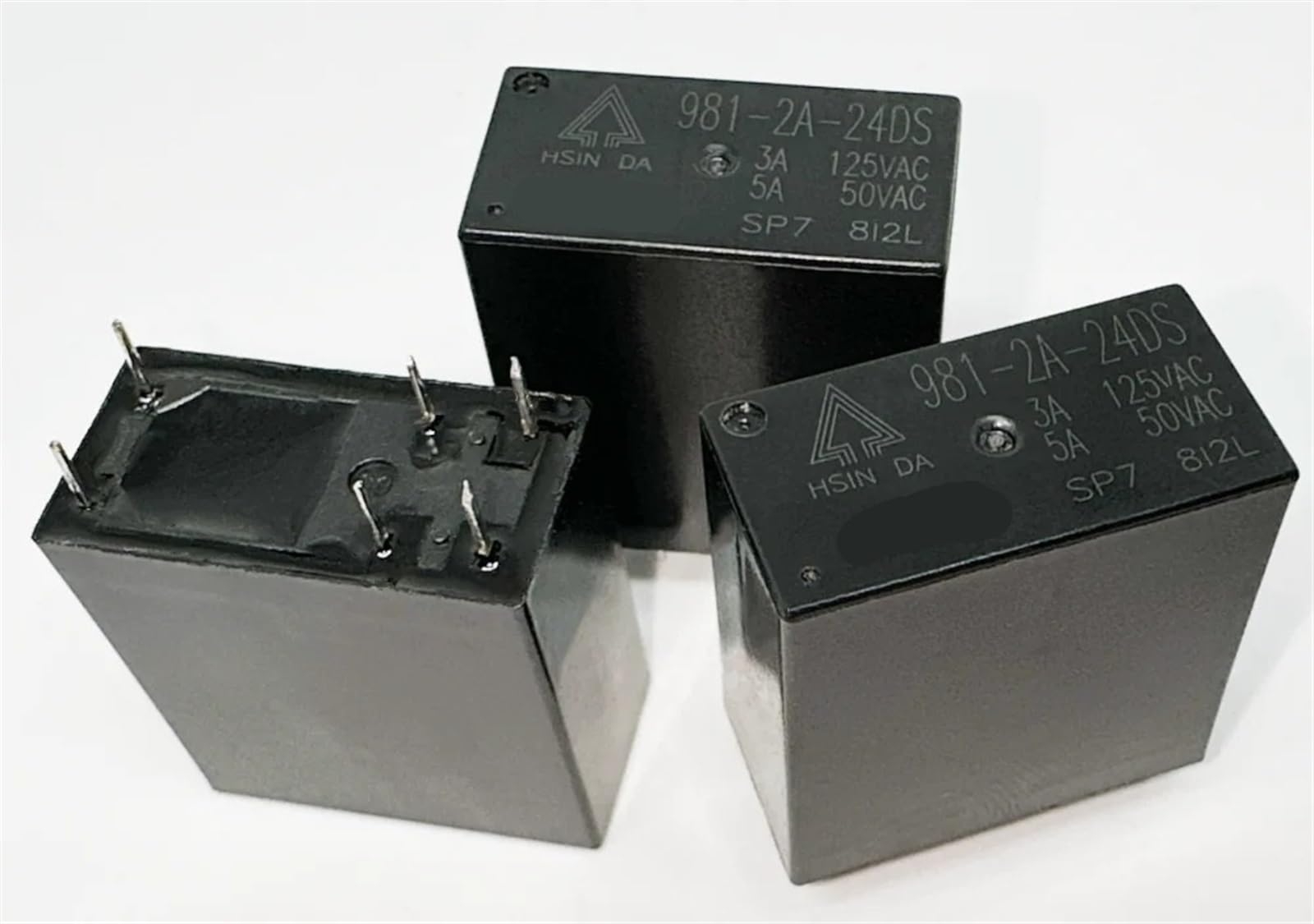 Componente relé 42F-2A-24V de 6 pines para sistemas de automatización con carga de 5A 3