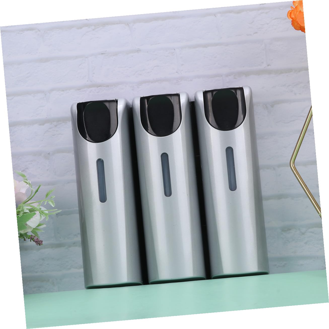 Dispenser da Parete per Sapone Liquido e Shampoo 3 Scomparti in Metallo e Plastica, Leggero e Facile da Pulire, per Doccia a Casa Colore Argento