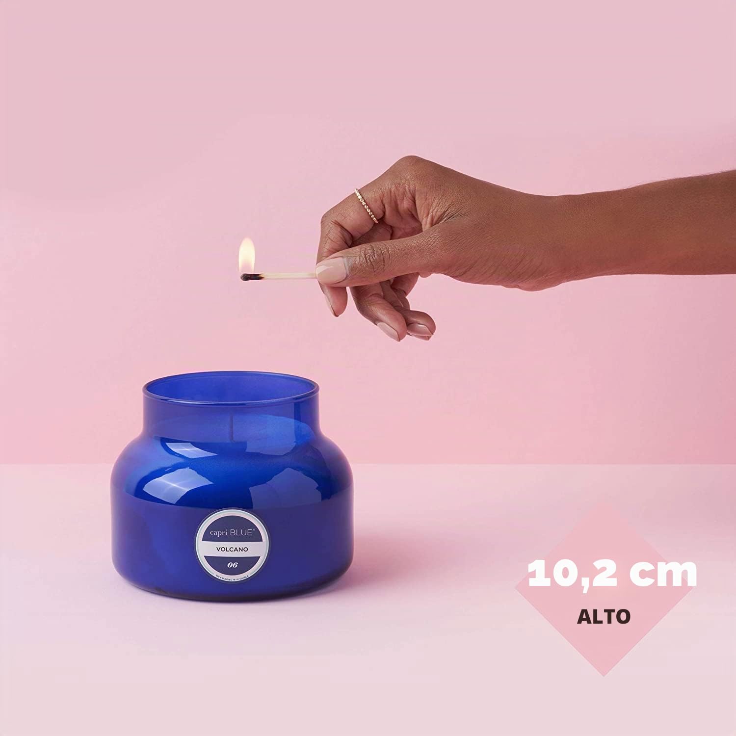 Capri Blue Volcano - Velas perfumadas de Lujo para el hogar perfumadas con Frutas Tropicales y cítricos azucarados, Mezcla de Cera de Vela de Soja, Vela Tropical, Velas en Tarro, Vela Azul (19 onzas)