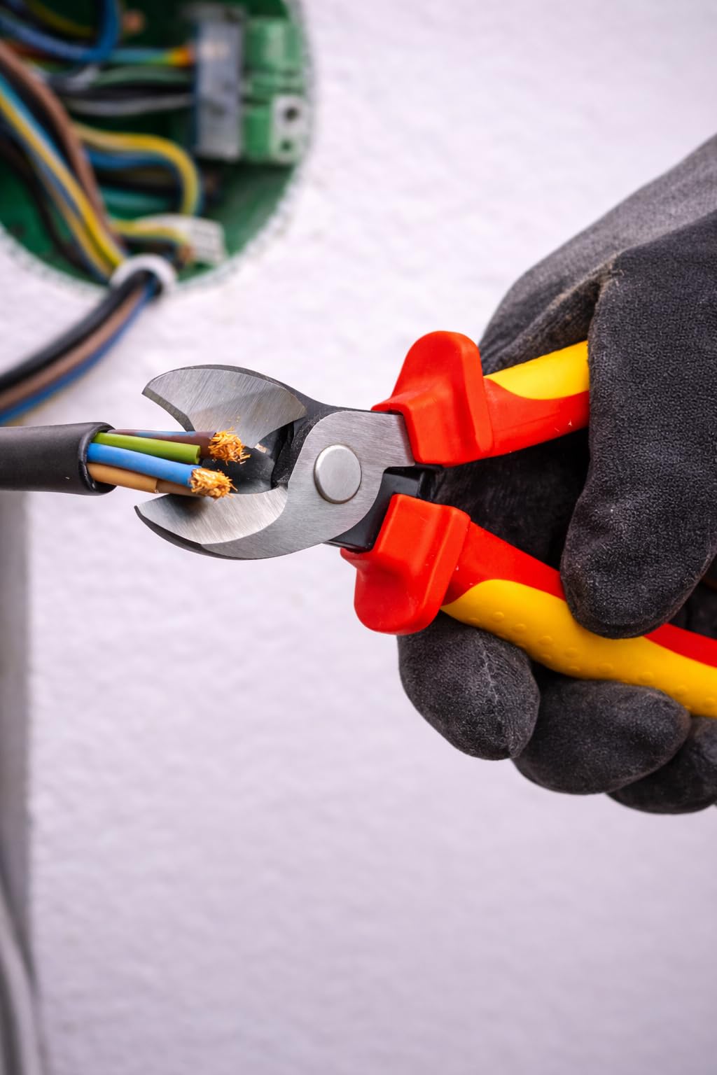 Pince Coupante 6" VDE pour Électricien | Isolée 1000 V, Testée VDE, Certifiée GS selon DIN EN IEC 60900, Acier Chrome-Vanadium, Poignées Ergonomiques Bi-Matière