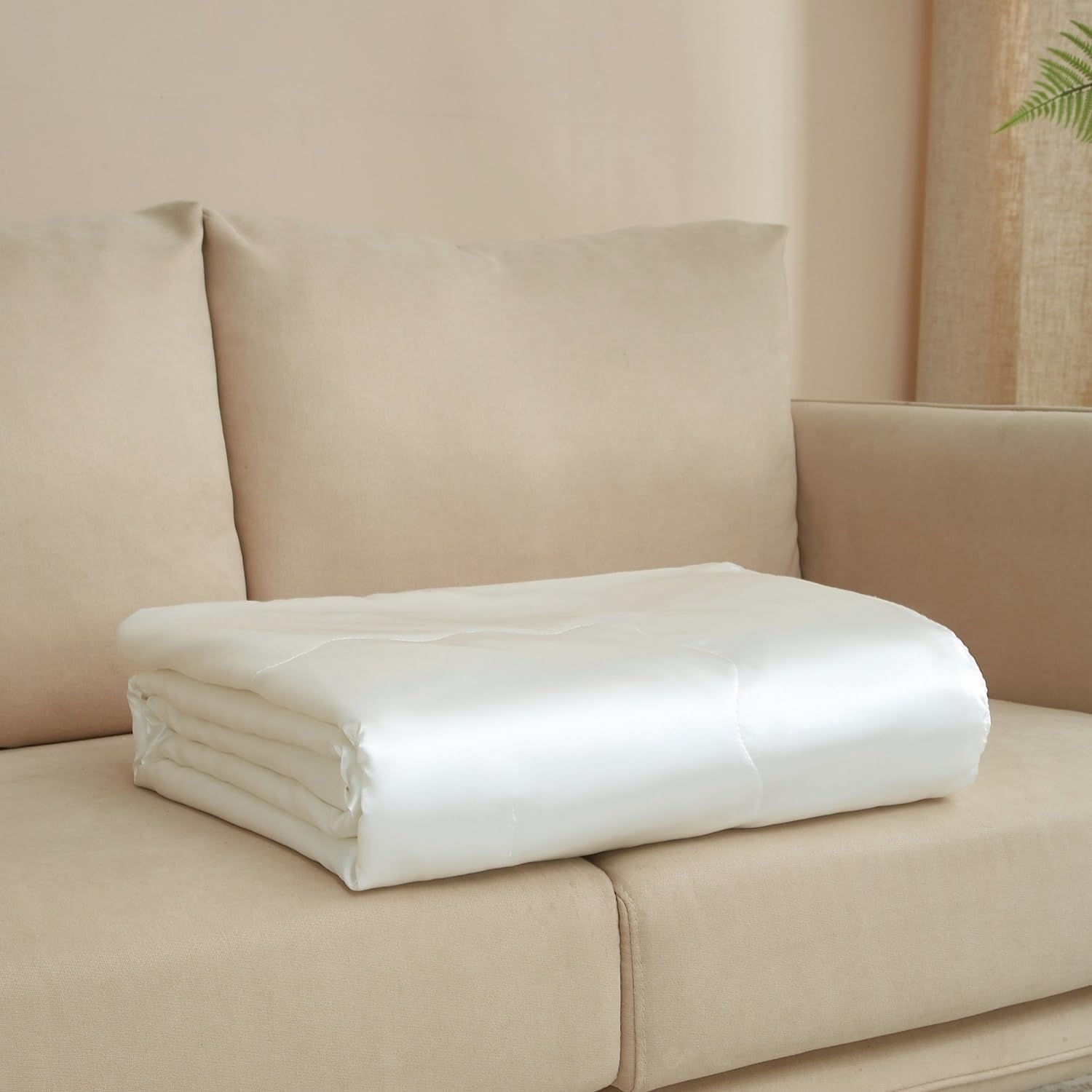 Luowei Coperta estiva in raso 200 x 200 cm bianco Raffreddamento liscio seta coperta confortevole traspirante può mantenere il corpo fresco per sudorazioni notturne e viaggi all'aperto