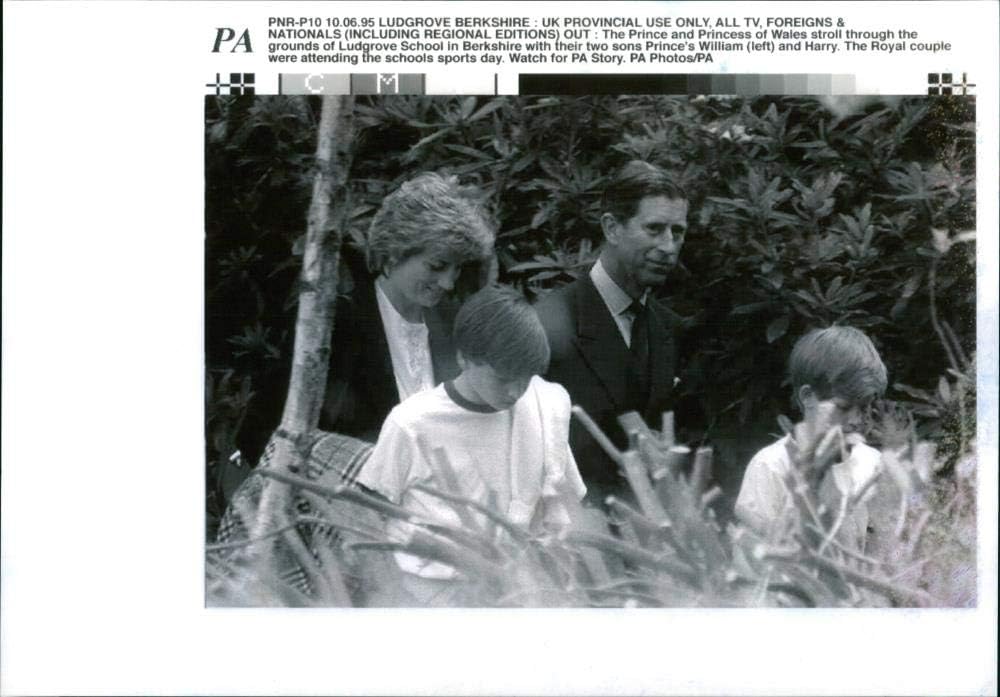 Fotomax Vintage photo of Prince Charles and Princess Diana and their two sons Prince William and Prince Harry at Ludgrove School