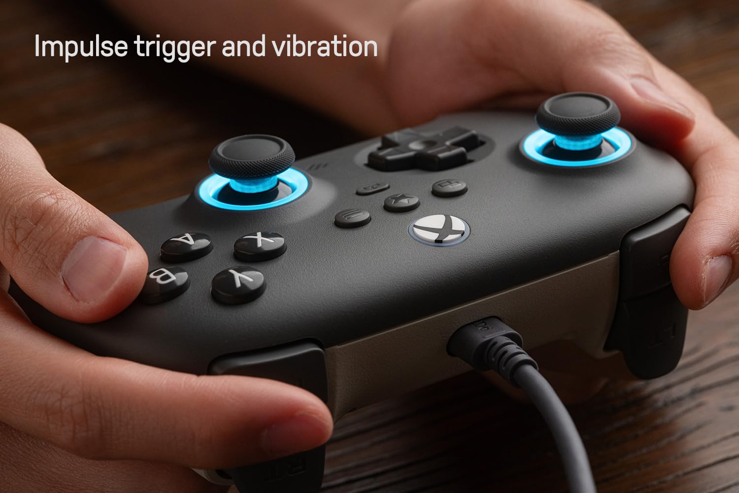 8Bitdo Ultimate C Manette filaire à effet Hall avec anneau lumineux RVB, prise audio 3,5 mm pour Xbox Series X, S, Xbox One, Windows 10/11 – Sous licence officielle (gris foncé)