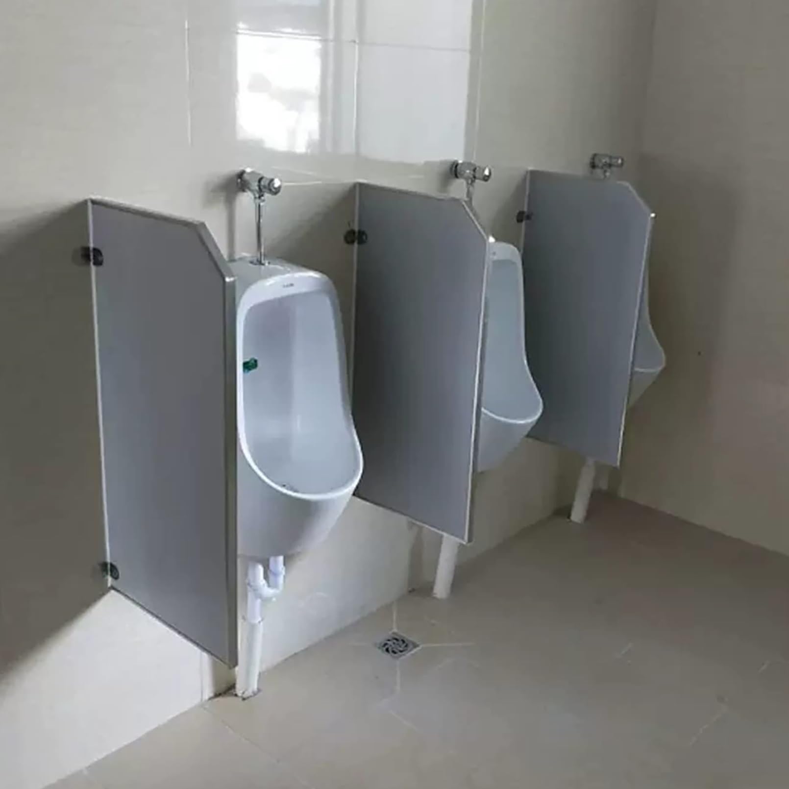 Montaje de pared de la pantalla de privacidad del urinario, divisor de la división del cuarto de baño, tablero de madera impermeable para los baños comerciales, hoteles, barras, hardware de acero inox