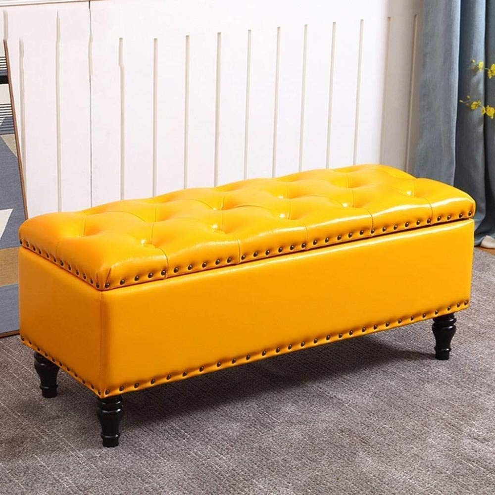 Banc de rangement en bois et pouf jaune pour sublimer votre couloir et salon
