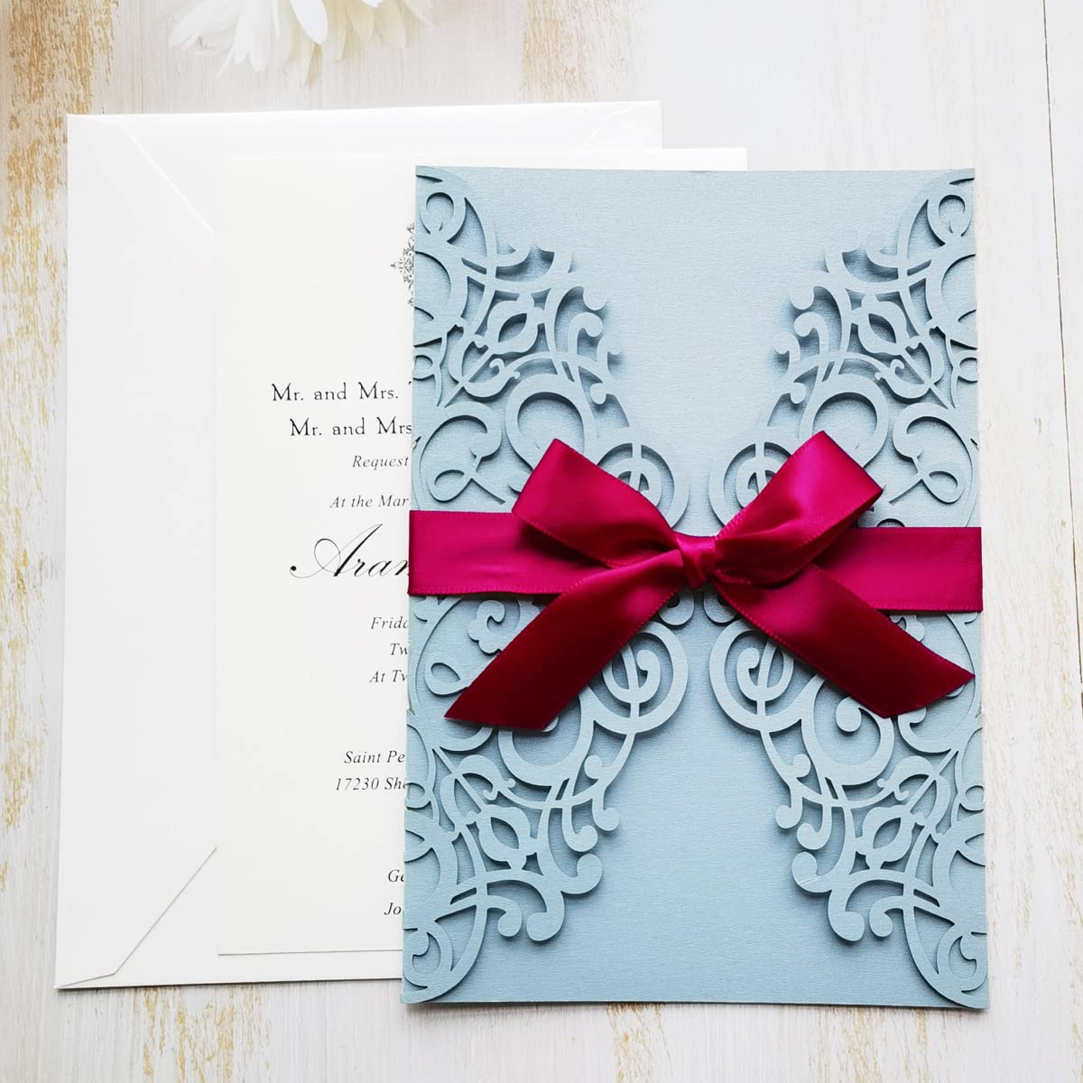 50 biglietti di invito per matrimonio blu polveroso, 12,7 x 18,5 cm, con fiocco bordeaux, taglio al laser, per matrimoni, matrimoni, matrimoni, matrimoni, compleanni, dolci, 16 inviti