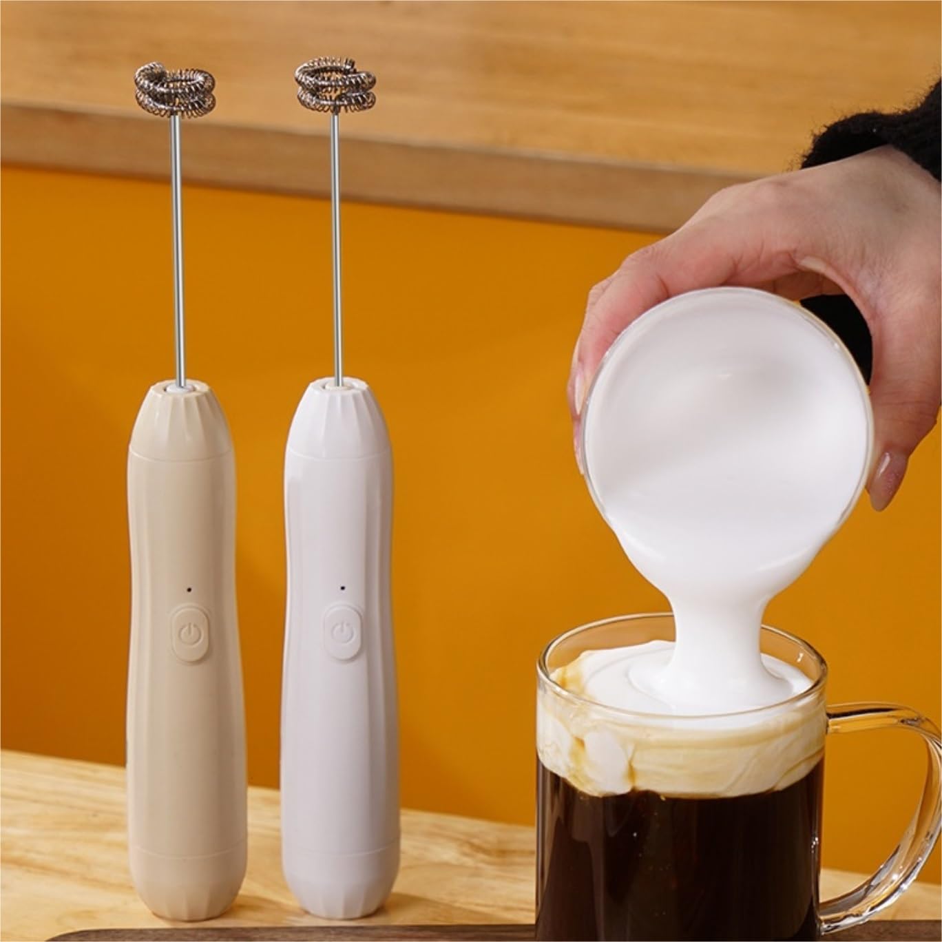 Espumador de Leche, Fabricante De Espuma De Mano Batidor Eléctrico Bebida Mezclador De Acero Inoxidable Espuma para Café Bubbler Leche para Capuchino(White,Battery)