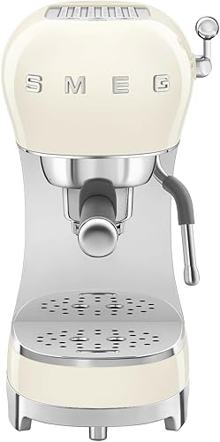 Smeg ECF02 Máquina de café espresso italiano Cafetera manual de 15 bares, fabricada en Italia Diseño retro con varita de vapor (crema)