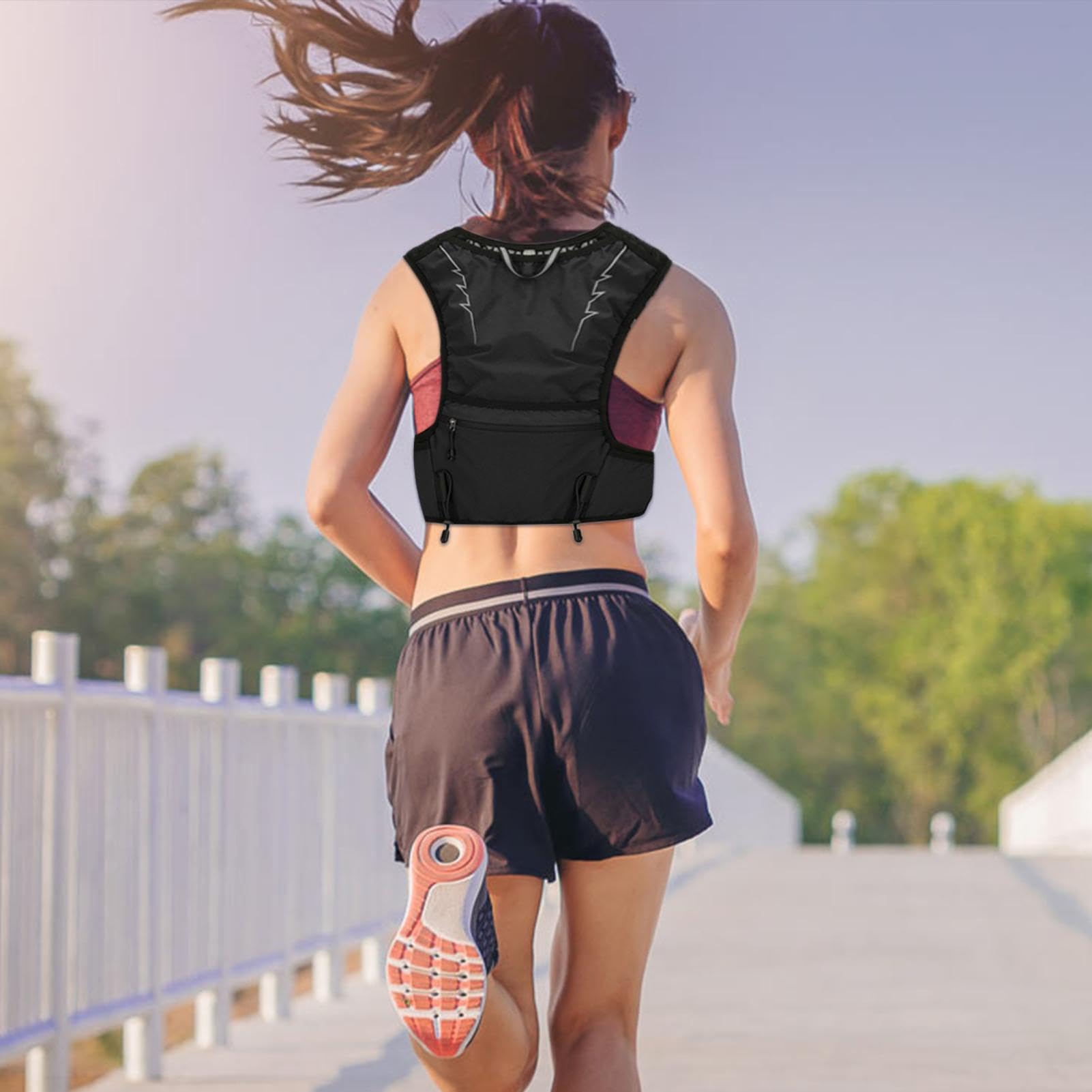 Zaino con gilet di idratazione da corsa - Gilet leggero isolato | Zaino di idratazione a prova di perdite | Gilet di idratazione con borsa sul petto con striscia riflettente traspirante