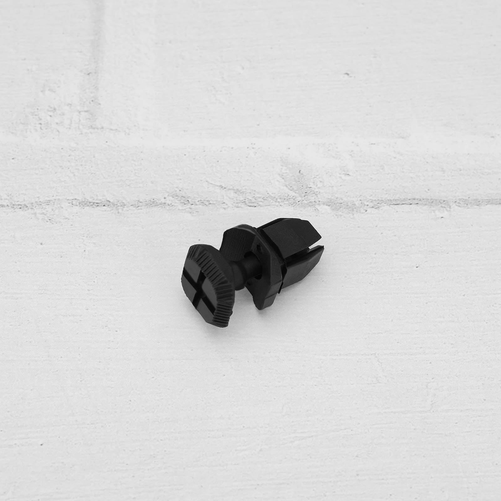 Clip dorpelbescherming Origineel Saab 900NG en Saab 9-3v1, ond.nr. 4421475 | J&D van den Bosch