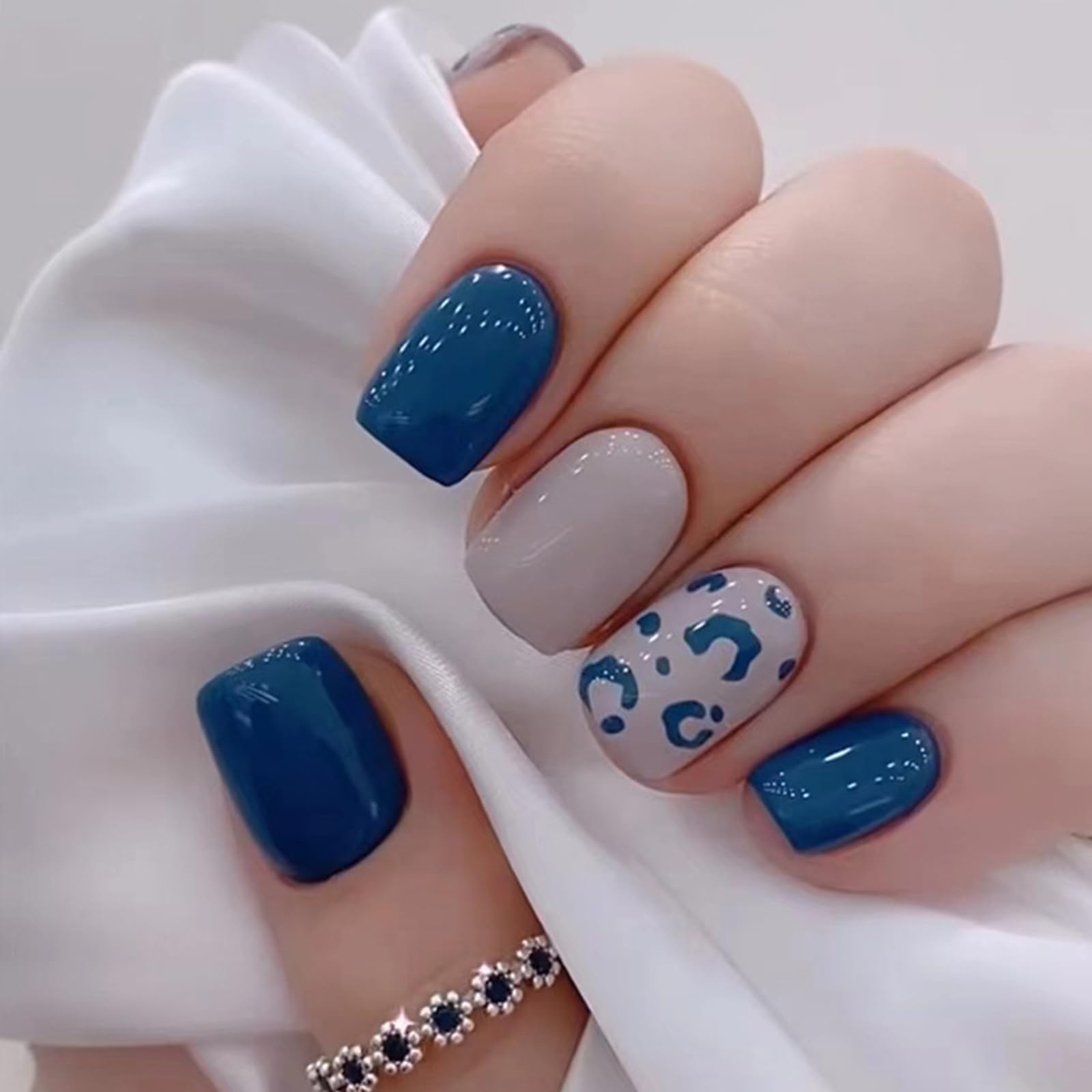 Boloshine 24 Piezas Uñas Postizas Cortas, Estampado de Leopardo Azul Cobertura Completa Acrílico Uñas Falsas Press on Nails Decoradas para Arte de Uñas para Mujeres Niñas
