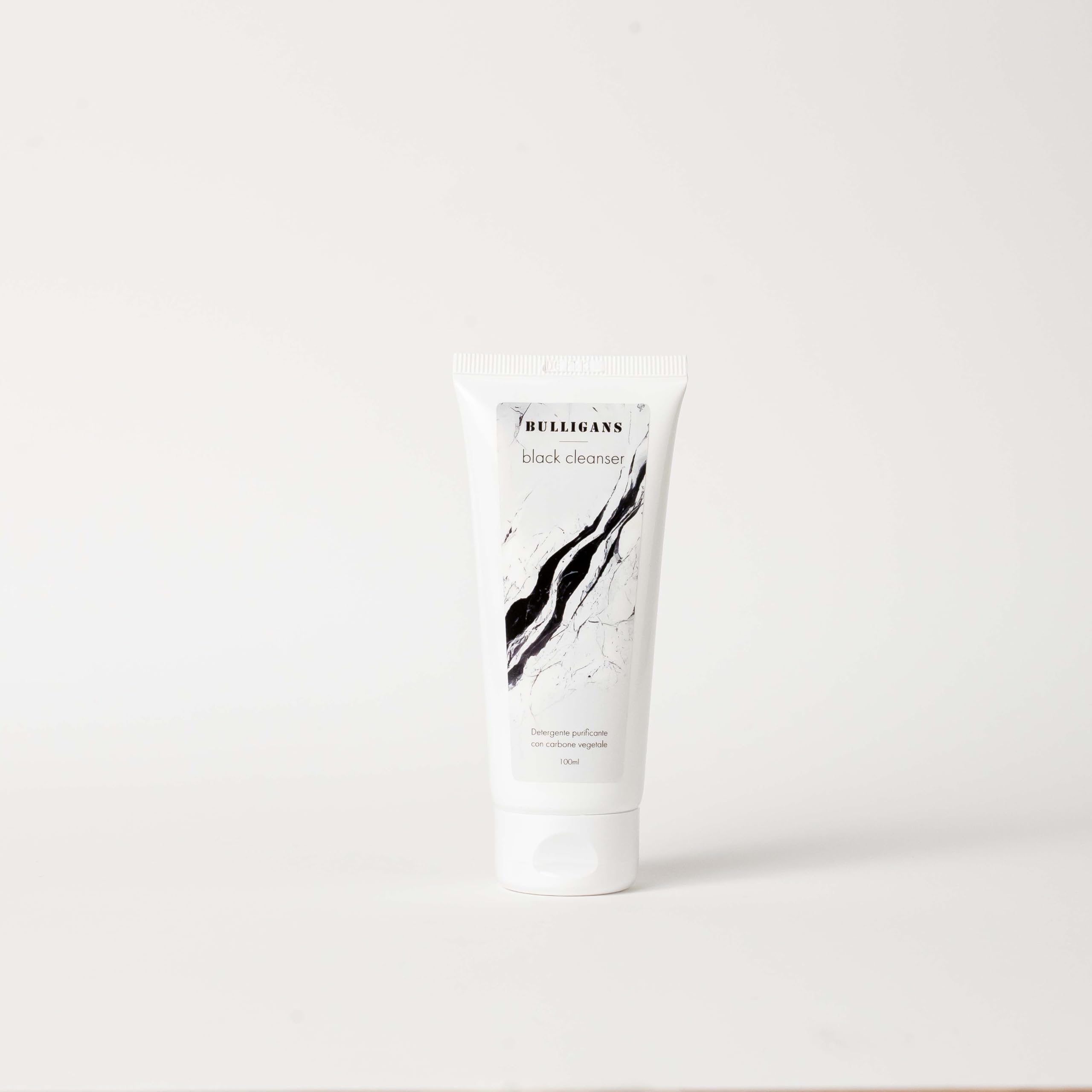 Bulligans BOX SKINCARE UNISEX COMPLETA con Detergente Purificante, Maschera Nera, Siero e Crema all'Acido Ialuronico, Effetto Lifting e Rimpolpante, Routine Completa, Made in Italy