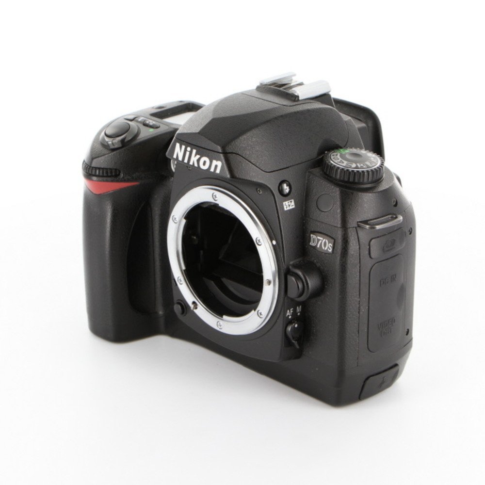 Nikon D70 デジタル一眼レフカメラ レンズキット [AF-S DX ズーム 