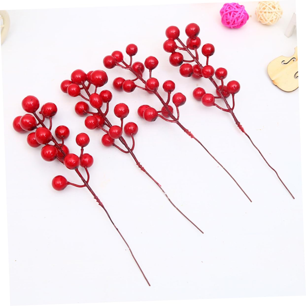 Cabilock 90 Pièces Fruits Rouges Bricolage Décor De Fruits Rouges Branches De Houx Cueillette De Baies De Houx Cueillettes De Baies De Noël Faux Rouge Plante Hiver Mousse