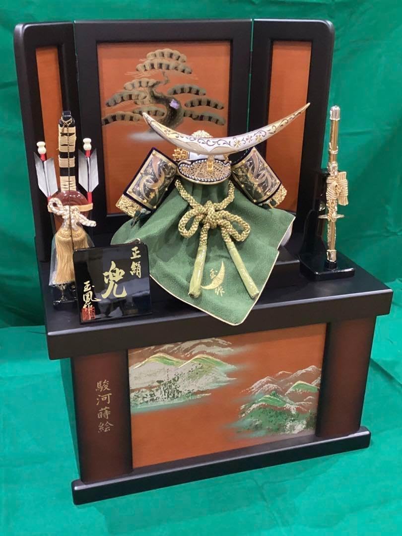 五月人形 兜収納飾り 三日月型前立　1　子どもの日 五月人形 兜収納飾り 三日月型前立 1 子どもの日 男の子目線」