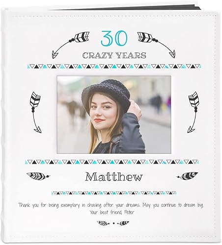Maverton Álbum de fotos para hombre - Cubierta blanca sobreimpresa con marco de fotos - Álbum de fotos blanco para él - Hasta 240 imágenes - Para