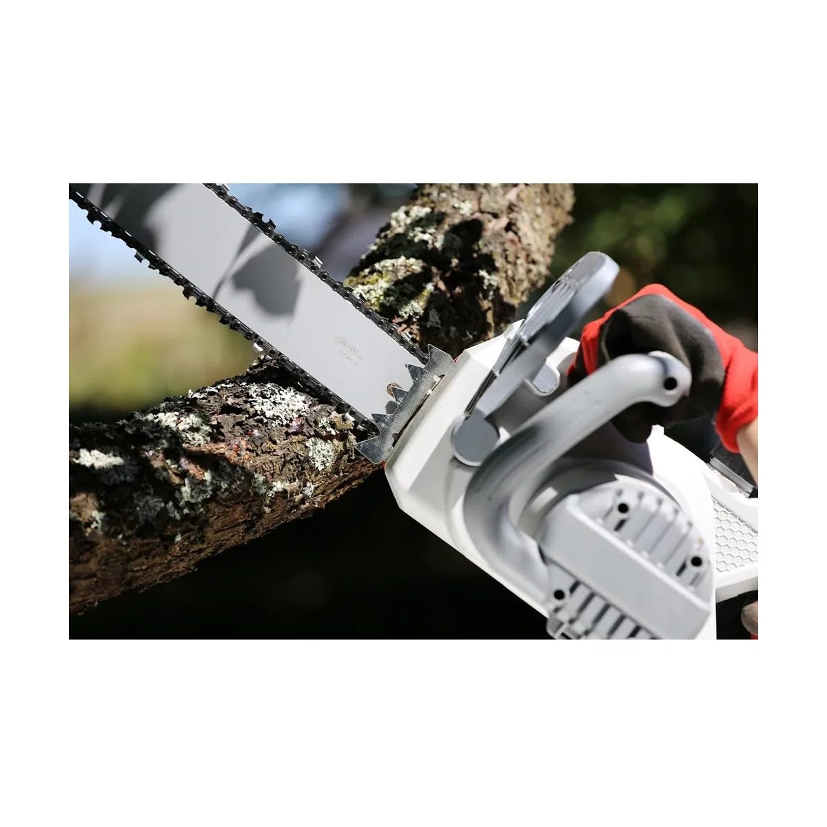 Ikra Elektryczna piła łańcuchowa 2200W Trilink Guide 40 cm, szybkie cięcie, antywibracyjne, napięcie bez narzędzi, automatyczne smarowanie