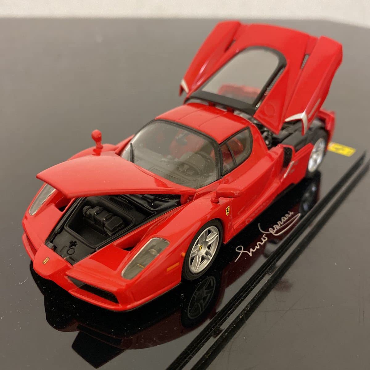 京商　05001T　1/43　エンツォ　フェラーリ　テストカー　赤 Amazon | 1/43 京商 フェラーリ Enzo テストカー 赤 レッド 05001T