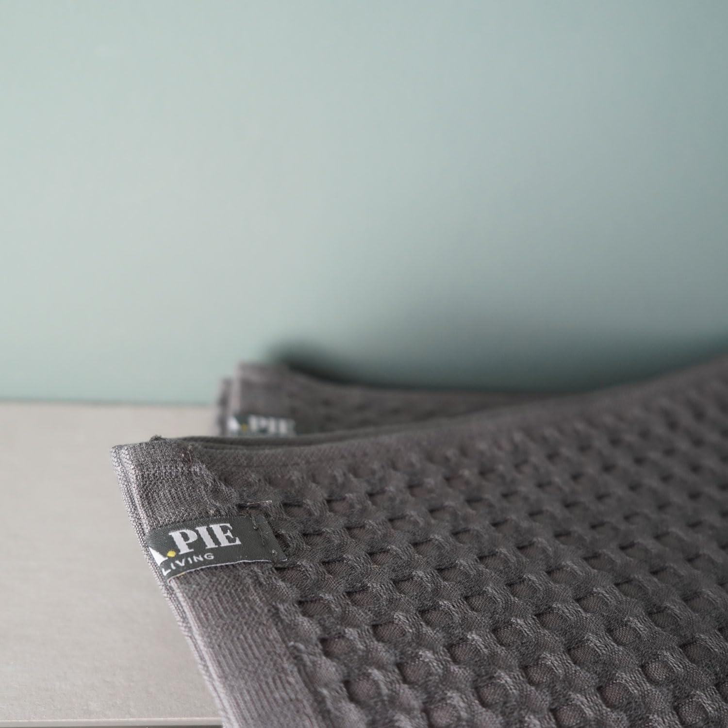 AGA.PIE 2er Set Bambus Lyocell Badetücher - Dunkelgrau, 70x140 cm, Bio Oeko-Tex 100, mit Bio Baumwolle, Nachhaltig, Waffelpique - Handtücher, Badehandtücher, Duschhandtücher, Duschtuch - 2 Stück