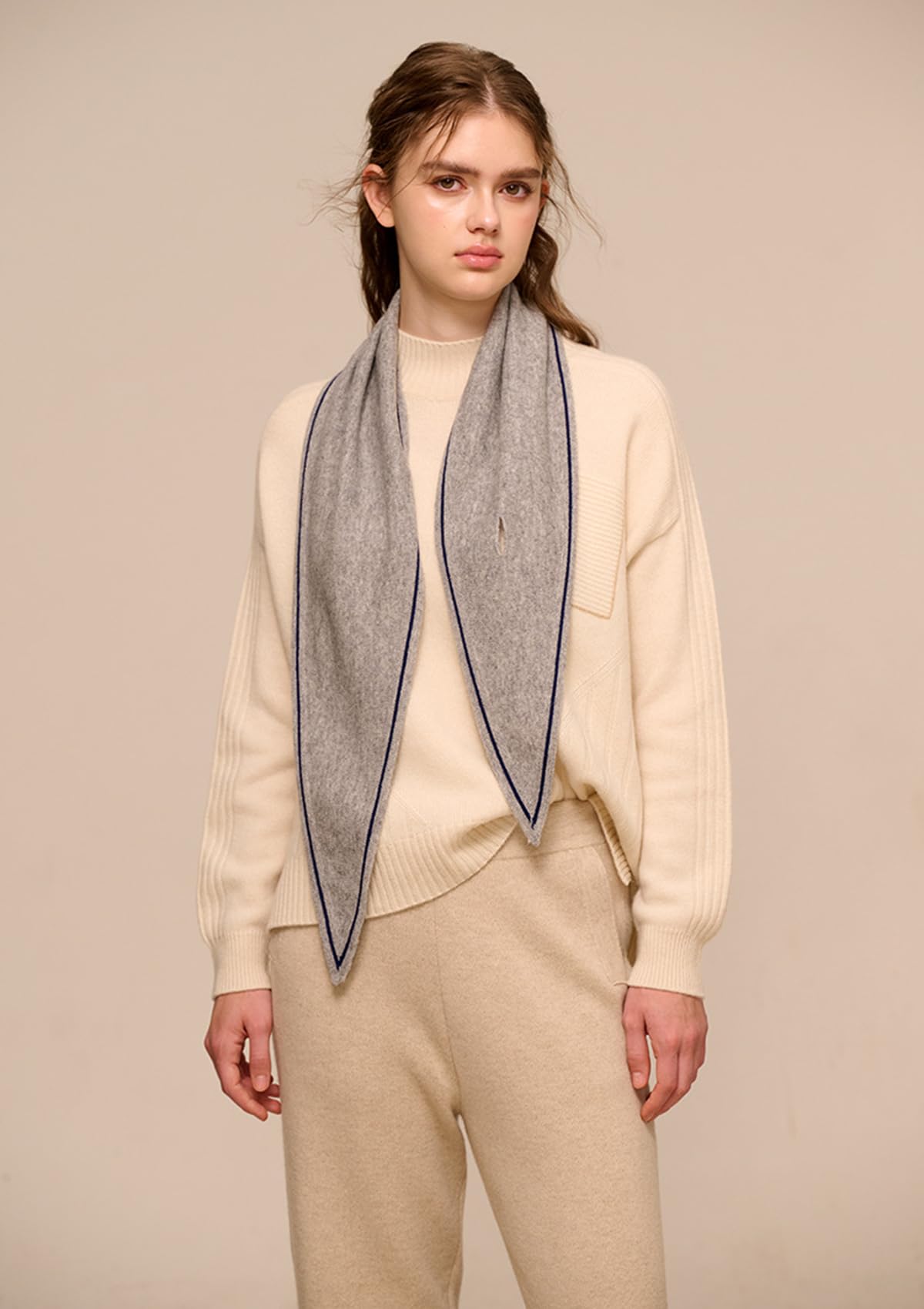 Klein Diamant Schal Halstuch 30% Kaschmir & 70% Wolle, Weiche Warme Gestrickt Halskreuz Dreieckstuch für Damen Mädchen, Frühling Herbst Vielseitiges Strickschal Kurz Kragenschals Neckwarmer Grey