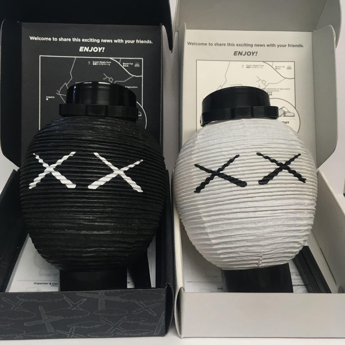 非売品 KAWS : HOLIDAY JAPAN 招待状 提灯 (白) 【公式通販】