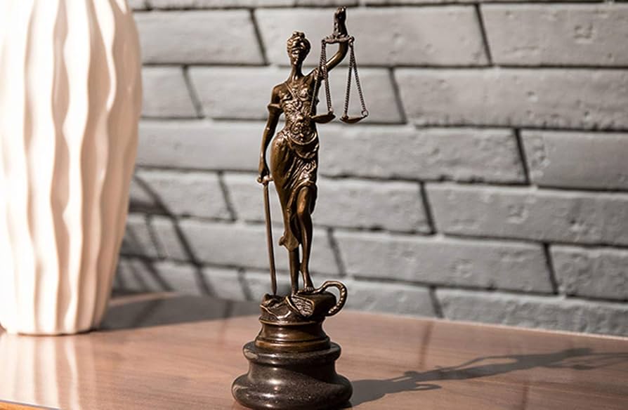 新品★Design Toscano 正義の女神 テミス像 弁護士 32cm 白 正義の女神像 テミス ギリシャの女神 彫刻 弁護士への贈り物 高