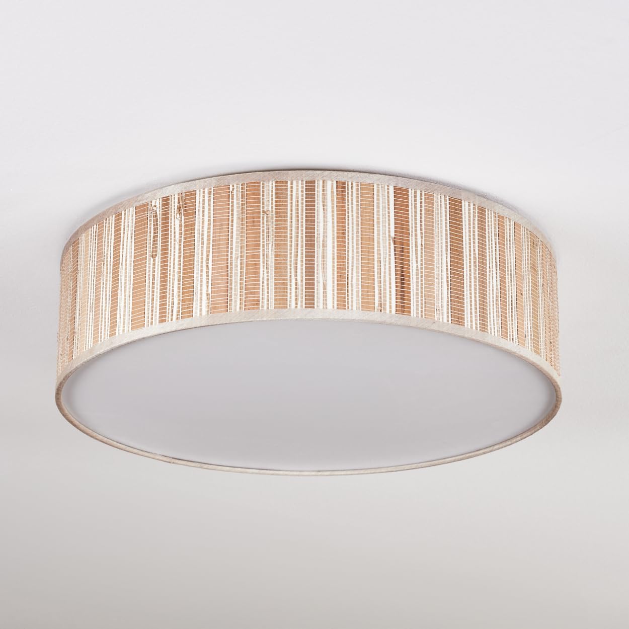 HOFSTEIN Deckenleuchte Antillo, Deckenlampe aus Metall/Binsenstroh/Kunststoff in Weiß/Natur/Braun, runde Leuchte im modernen Boho-Design (Ø 40 cm), E27, Esszimmer, Wohnzimmer, Schlafzimmer, Küche