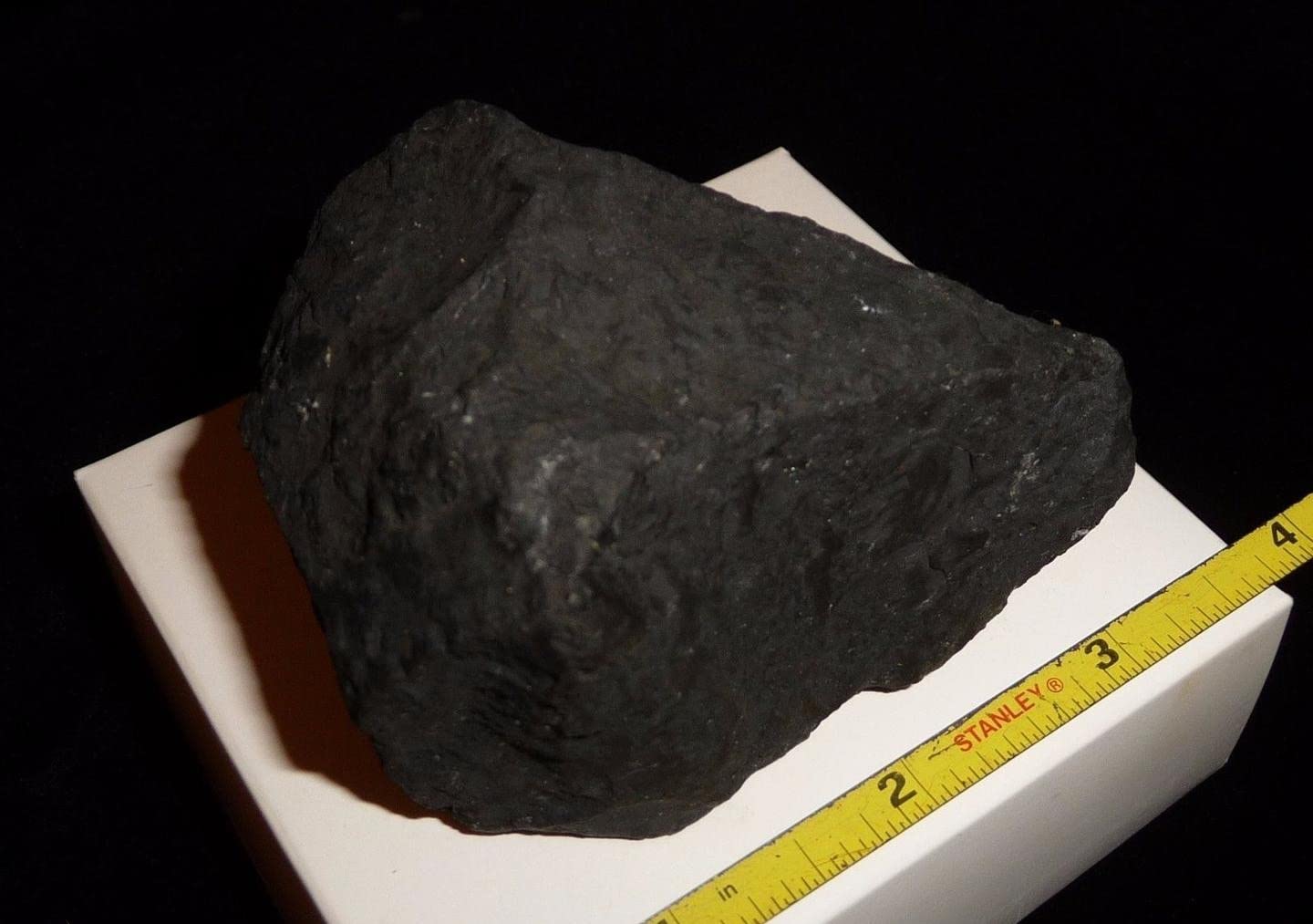 Pachamama EssentialsPachamama Essentials Shungite Rough Crystal 1 LB + (Between 1 and 2 lbs) 1 Large Piece, Water Stone EMF Protection from Karelia Russia Authentic (2lb)