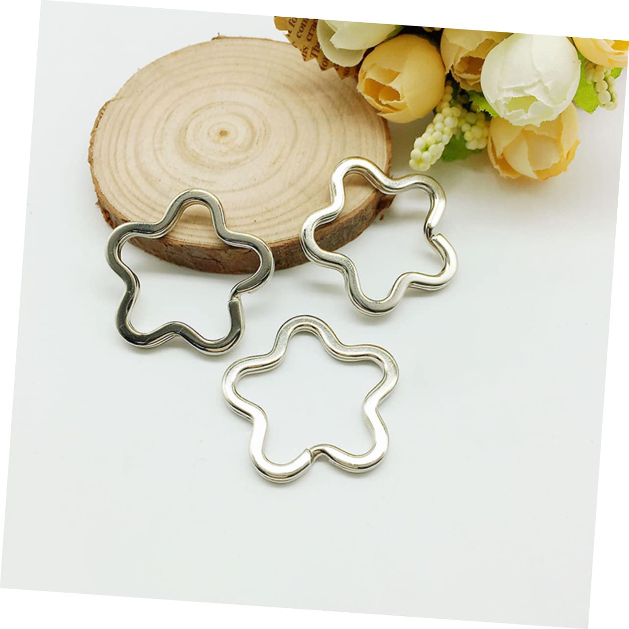 TEHAUX Kit 80 Pezzi Anelli Divisi Portachiavi Piatti Forma Fiore per Creazione Gioielli Fai da Te Artigianato Accessori per Portachiavi Personalizzati